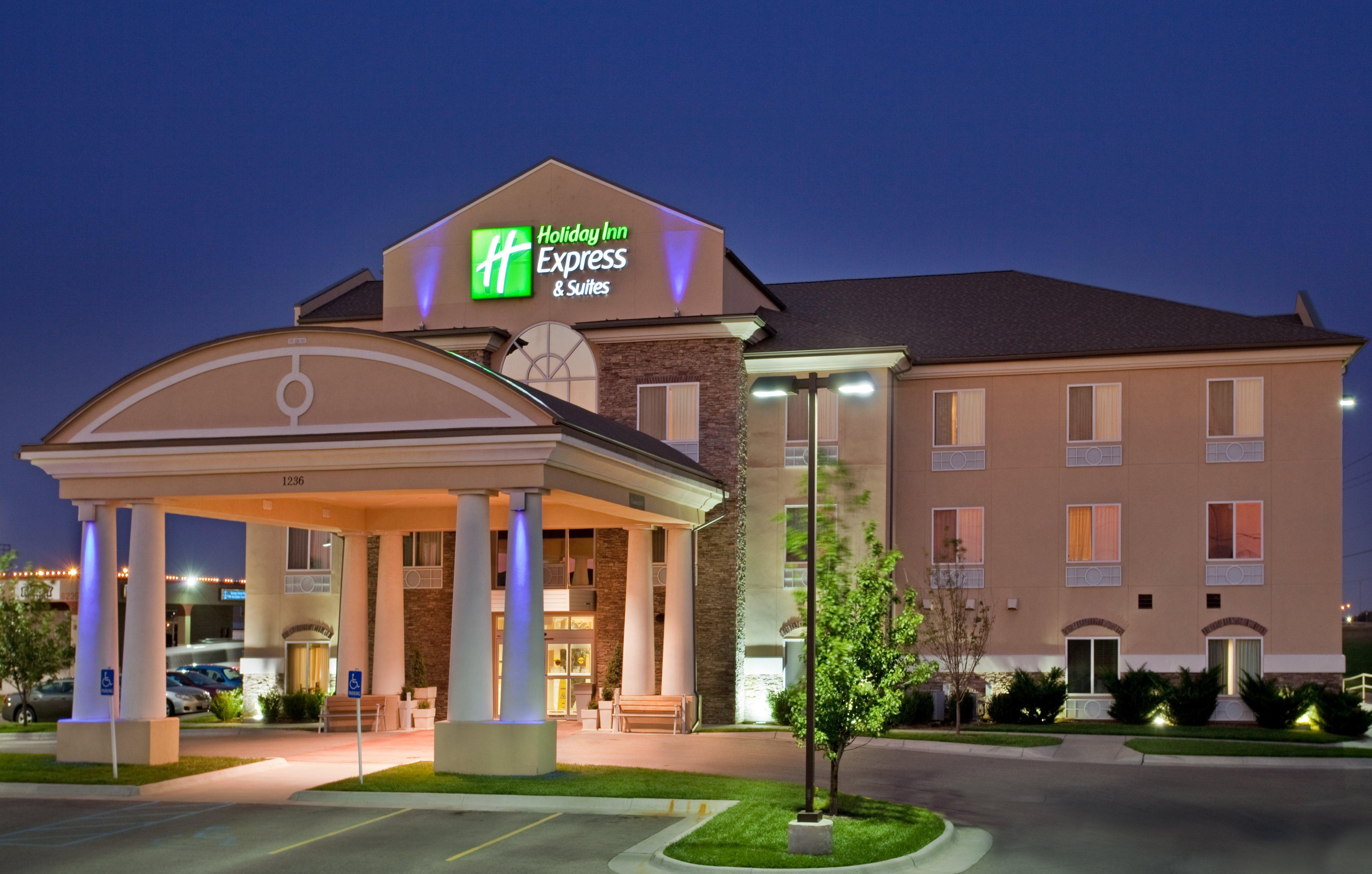 Holiday Inn Express Hotel & Suites Wichita Airport, An Ihg Hotel Exterior foto